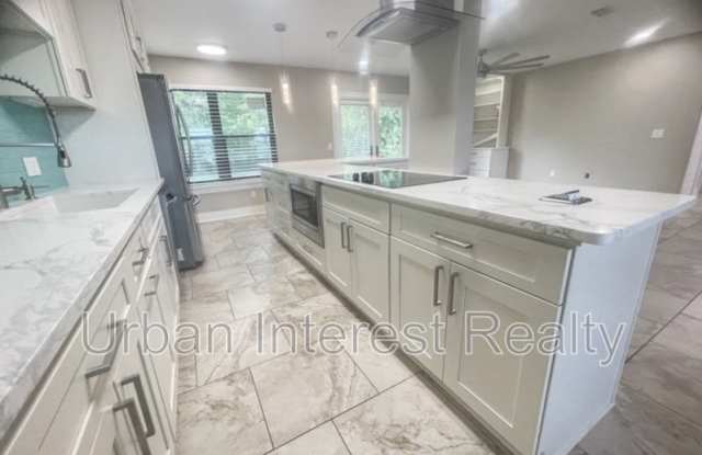 802 East Pine Forrest Drive