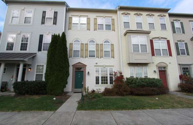 3 Bed, 2 Full  2 Half Bath, Well Maintained Townhome in Charles Town