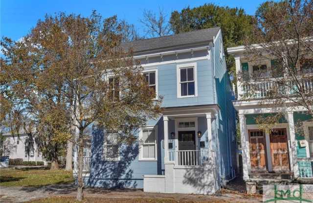 218 W Anderson Street