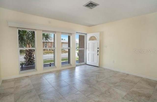 5390 MAGNOLIA TRAIL N