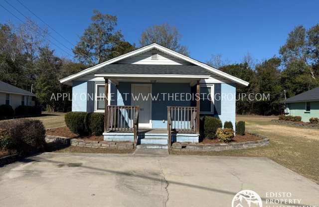 Photo of Freshly Renovated 3-Bedroom with Screened Porch