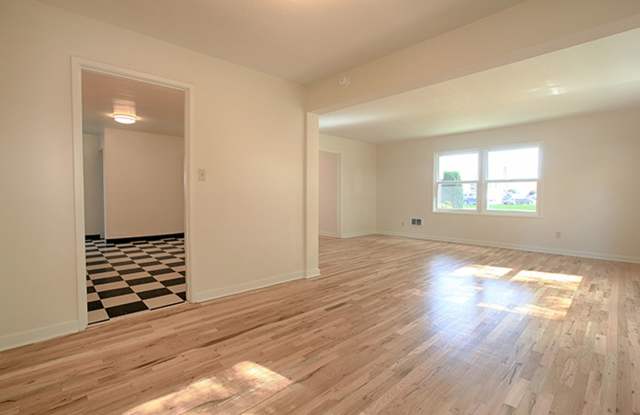 Photo of Retro Townhome in Beautiful Serene Setting!