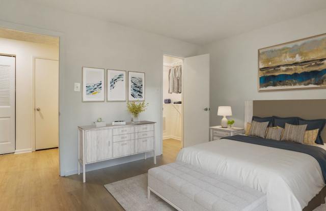 eaves Columbia Town Center