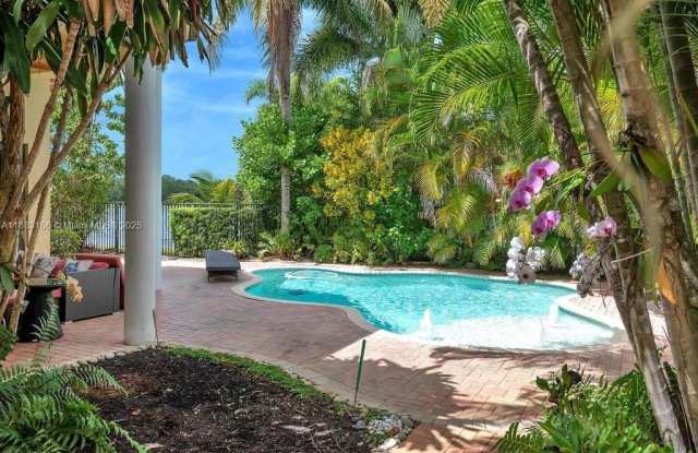 Photo of 17931 Lake Azure Way