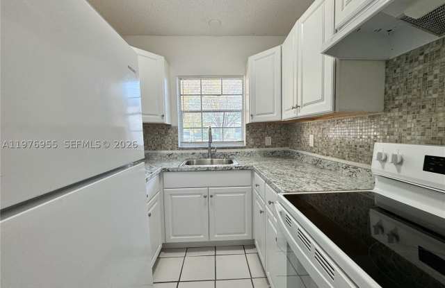 4140 Woodside Dr