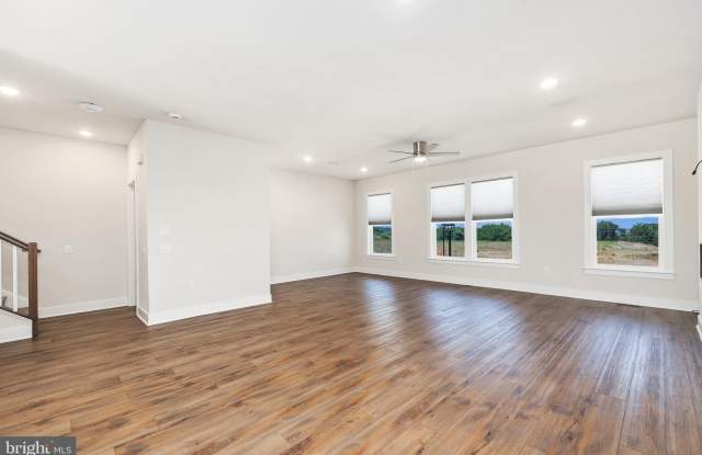 1743 RIVERBLUFF Avenue