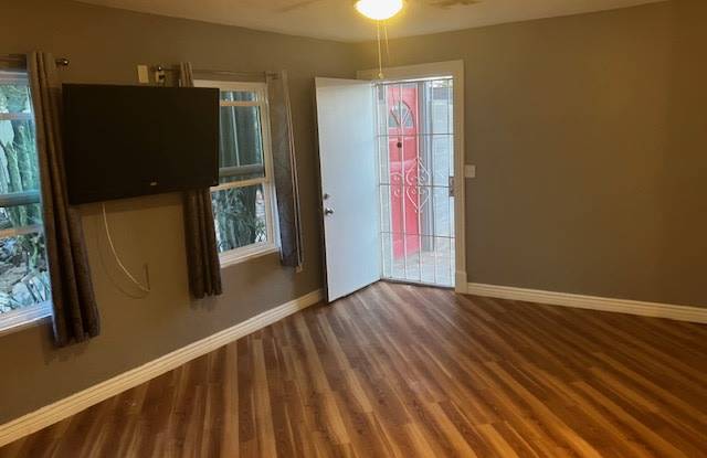 1007 East Mariposa Street