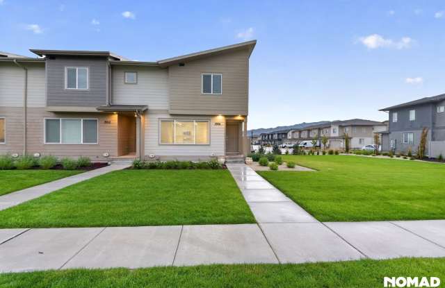 Spacious 3-Bed End-Unit Townhome in Eagle Mountain with 2-Car Garage & Storage Basement
