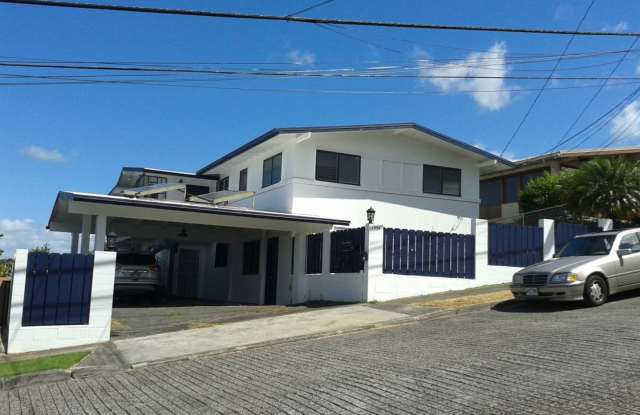 Large Space, Pet Friendly, Quite Neighborhood (RRLLC)