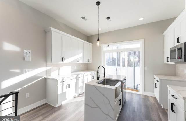 1903 N PHILIP Street