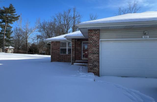 Duplex in Ozark!