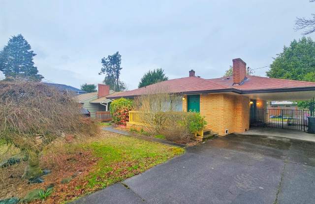 Charming 3 Bed 1 Bath Home in Kennydale