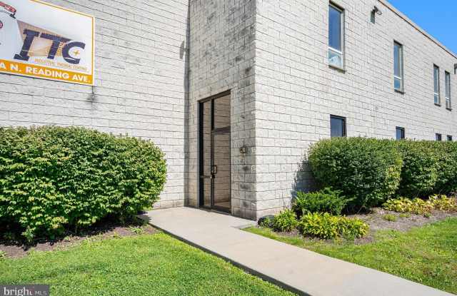 1090 READING AVE unit: 2Nd Floor