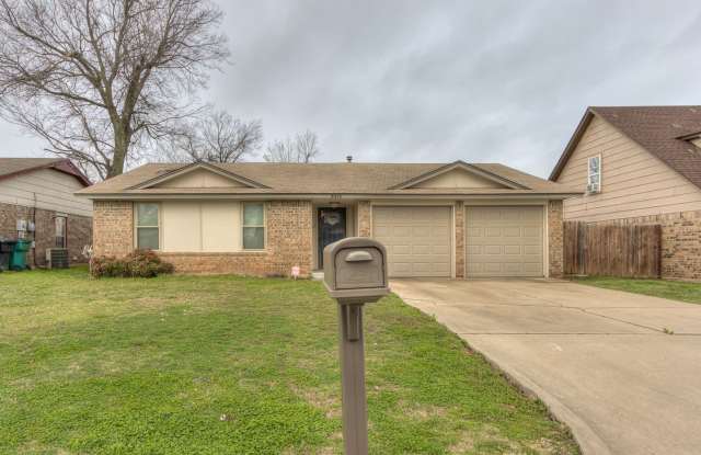 Super clean and updated! - 8413 Bigwood Drive, Oklahoma City, OK 73135