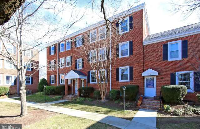 2873 S BUCHANAN STREET