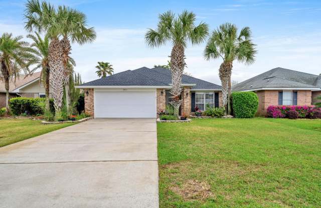 Gorgeous 4 bedroom pool house for rent w/ deeded beach access!