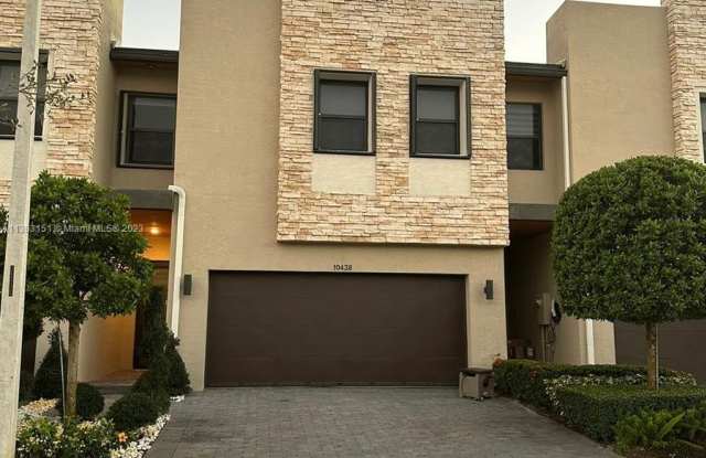 10438 NW 80th Ter