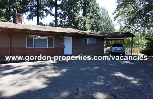 Photo of SE Green Vista Dr - Milwaukie 2 bedroom duplex with fireplace