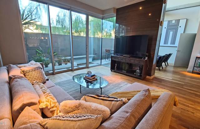 5455 E LINCOLN Drive