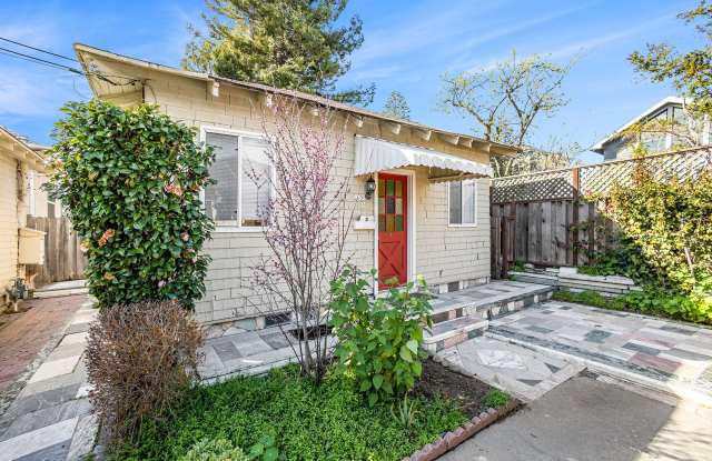 453 Central Ave #C - 1 bedroom | 1 bath | Single family home