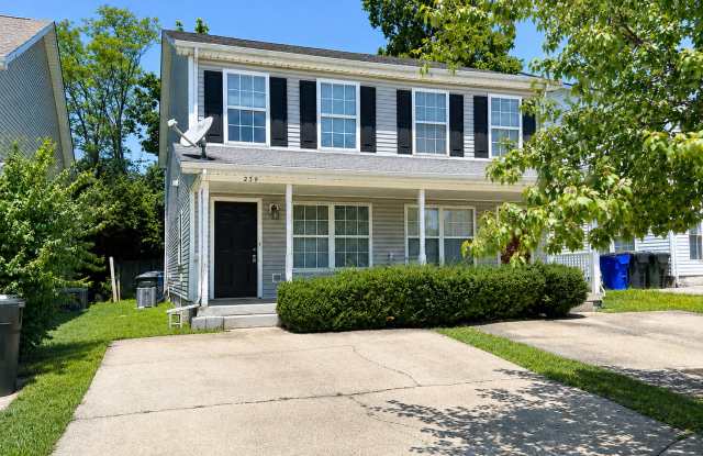 Beautiful Townhouse! All Electric, Washer/Dryer Included! Off-Street Parking, Convenient Location