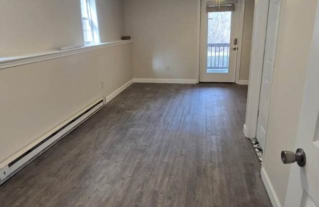 Photo of 1/1 apartment for rent in small complex