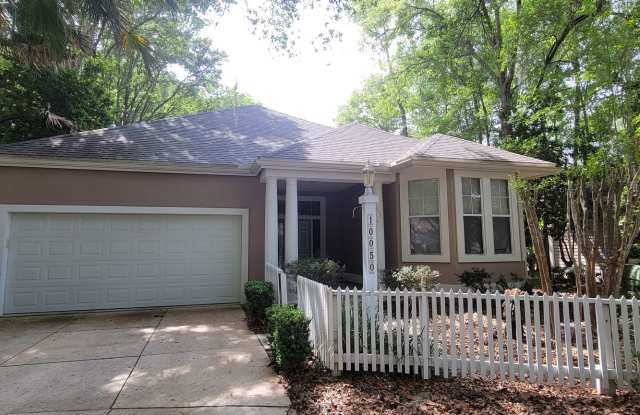 3/2 (Hickory Walk in Haile Plantation) Beautiful home off the 15th Green of Haile Golf Course.
