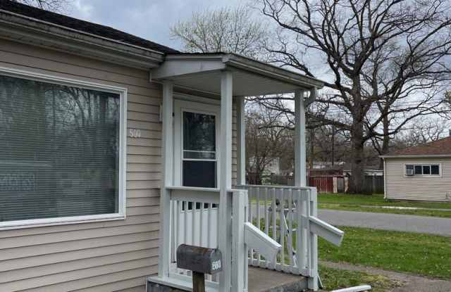 Updated 2 bedroom, Hobart Schools - 500 South Lawrence Street, Hobart, IN 46342