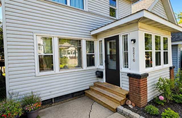 Available Immediately! 3 Bed 1 Bath Single Family Home!