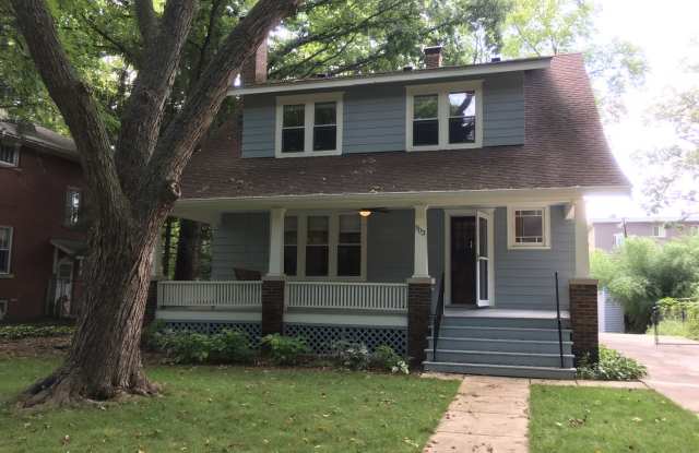 Photo of AVAILABLE FOR AUGUST 2026! Large house near KRANNERT!