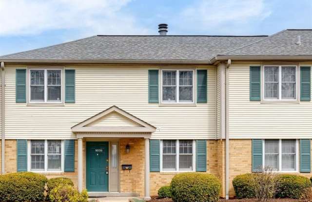 9035 West Swan Circle