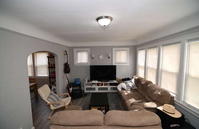 23304 Cayuga Ave