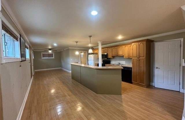 Photo of 1111 HEWITT Road