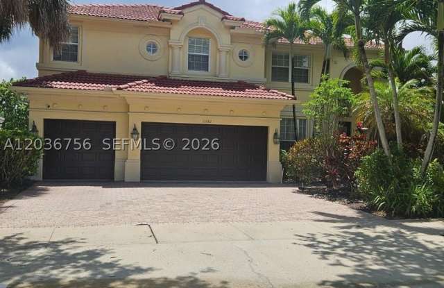 13382 Lakepointe Cir