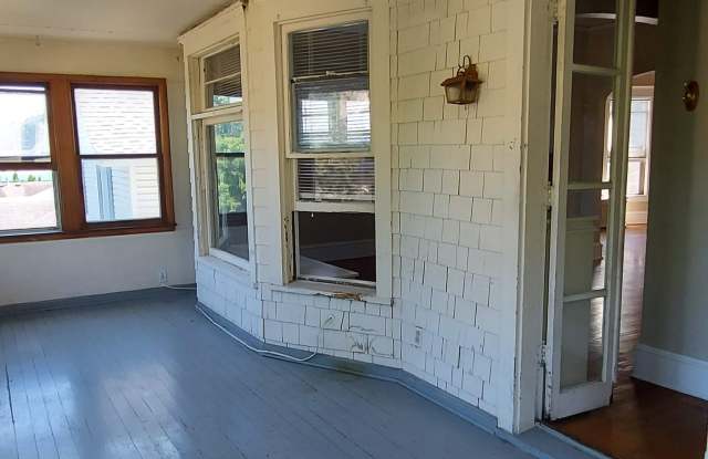 2024 Grand Ave S Apt 1