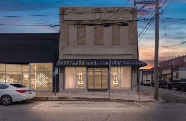 2402 Stonewall Street