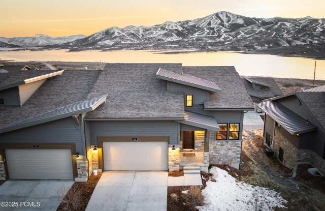 Photo of 368 E Overlook Loop