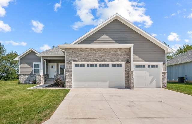 Beautifully Updated 4 Bedroom Home in Ozark, MO!