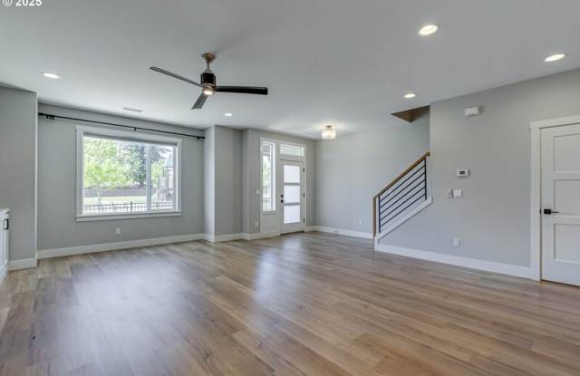 10902 Northeast 119th Place