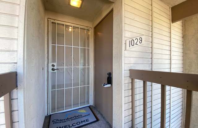 Beautiful corner condo in Lake San Marcos
