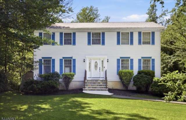 2057 Lakeside Dr