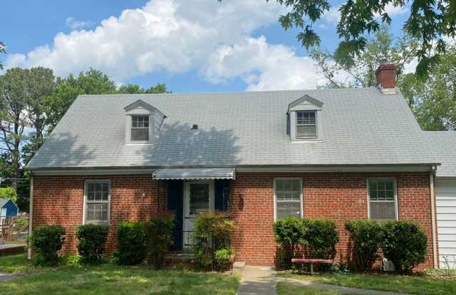 Adorable Capecod 4 bdrm/1.5 bath Home w/Office Located on Monument Ave. Near Willow Lawn!