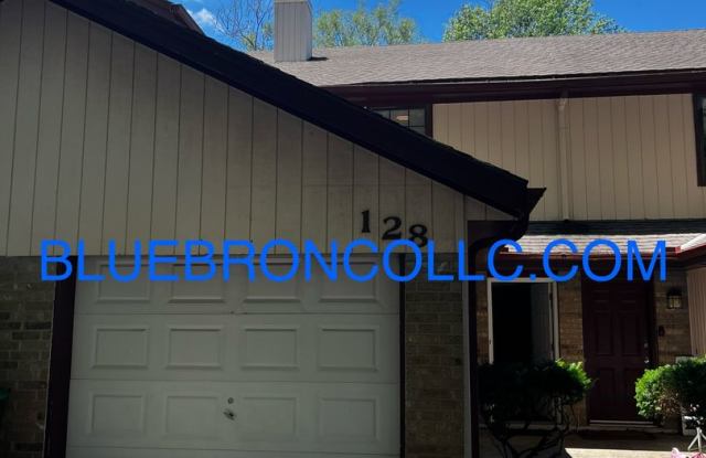 Great price for 2 bedroom townhome, spacious with large closets