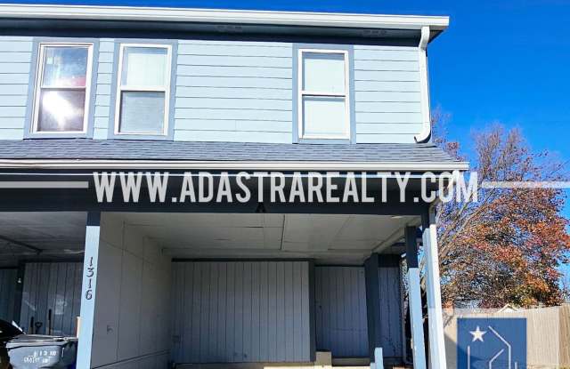 Nice 3 bed 1.5 bath townhouse in Olathe-Coming SOON!!