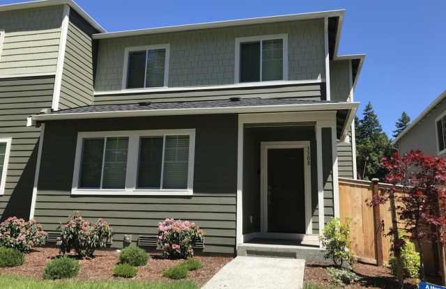 Photo of 3308 Hoffman Hill Blvd Dupont WA 98327
