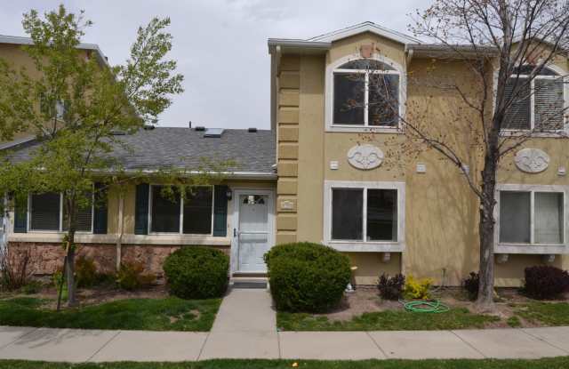 Beautiful 4 Bed 2.5 Bath Townhome in West Jordan!!!