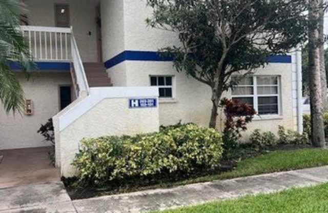 1512 SE Royal Green Circle