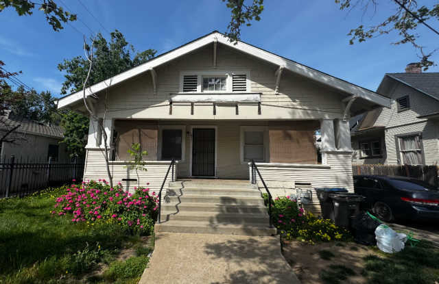 Photo of 837 N Madison St