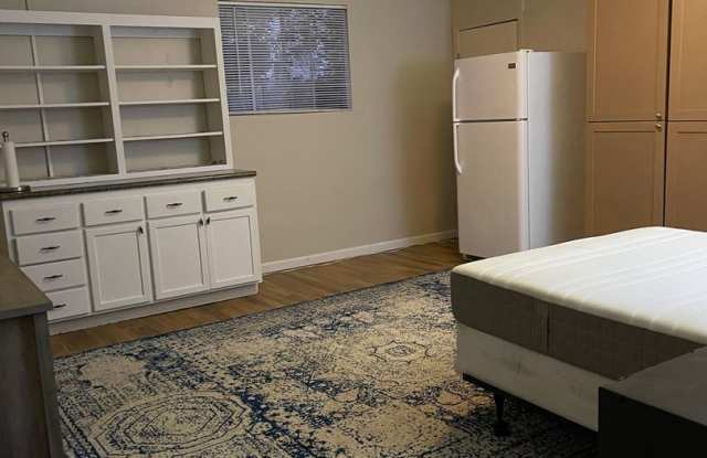 Private Studio 1 Block from CSUSM Campus