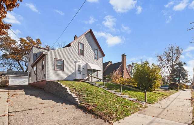 1236 Underwood Ave Se